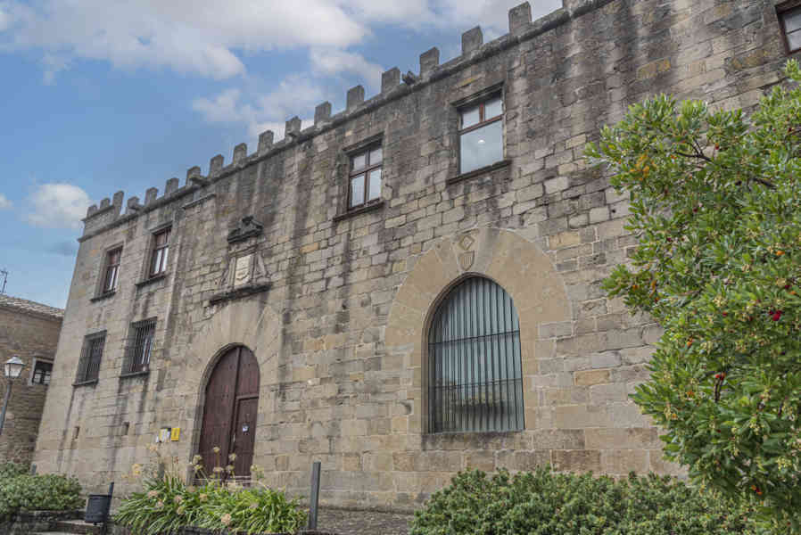 Zaragoza - Sos del Rey Católico 39 - palacio de los Sada.jpg